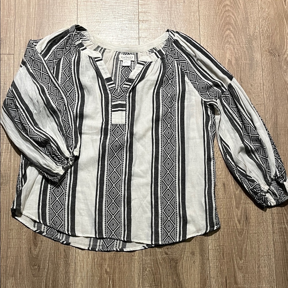 Women’s Velvet Anthropologie Black and White Patterned Blouse Size L